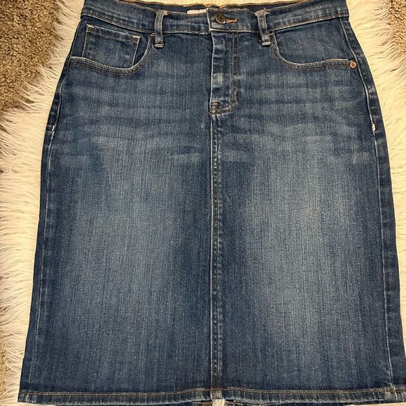Old Navy Back slit stretch denim skirt - Picture 2 of 5